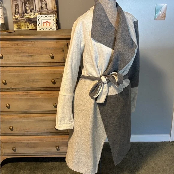 Alfani Gray and Cream Belted Wrap Coat - Picture 3 of 12